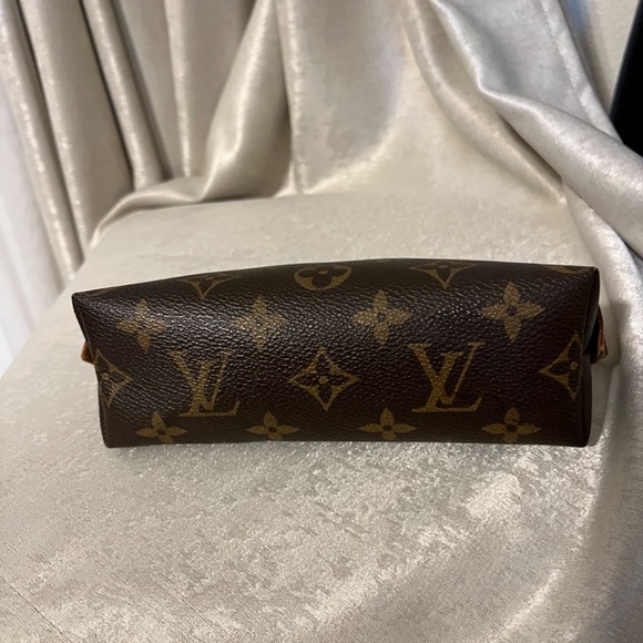 Authentic Louis Vuitton Cosmetic Pouch made in Spain - Picture 5 of 10